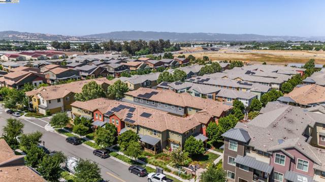 454 Persimmon Common, Livermore CA: https://media.crmls.org/mediaz/8b98ac6e-236f-4d51-823b-ce841ee45d7f.jpg