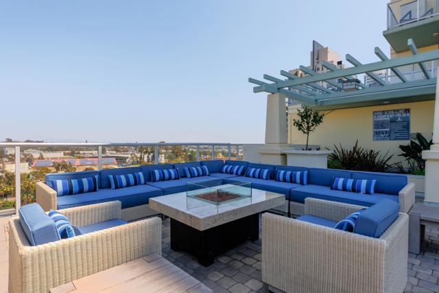 850 Beech St, San Diego CA: https://media.crmls.org/mediaz/8b999212-9963-418c-b848-e1fbc8600cb7.jpg