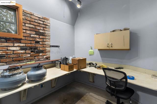 2331 San Pablo Ave, Berkeley CA: https://media.crmls.org/mediaz/8b9a4a82-79eb-4eea-801f-8ee9a95d75c7.jpg