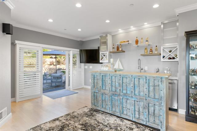 674 Corona Dr, Pacifica CA: https://media.crmls.org/mediaz/8b9a6f0c-7834-4924-9e06-5164c41a1cd9.jpg