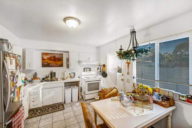 609 Congress Avenue, Pacific Grove CA: https://media.crmls.org/mediaz/8b9a81a0-0529-4d81-882d-a7a54c969e40.jpg