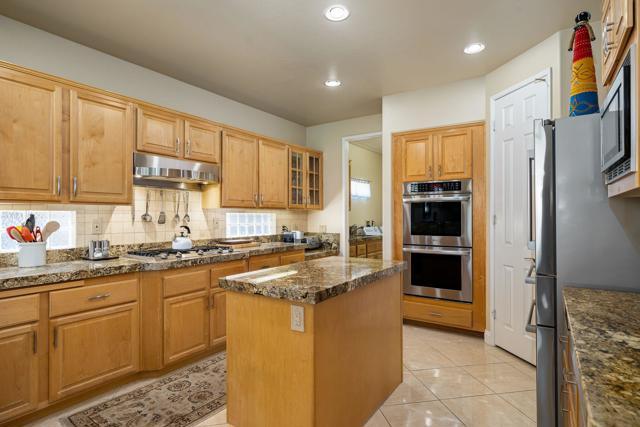 78328 Calle Las Ramblas, La Quinta CA: https://media.crmls.org/mediaz/8b9ac591-ef45-4ec7-8498-ff8f17bc3421.jpg