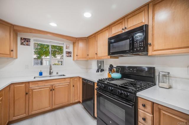 Detail Gallery Image 14 of 32 For 2112 E Vista Way #10,  Vista,  CA 92084 - 3 Beds | 2/1 Baths