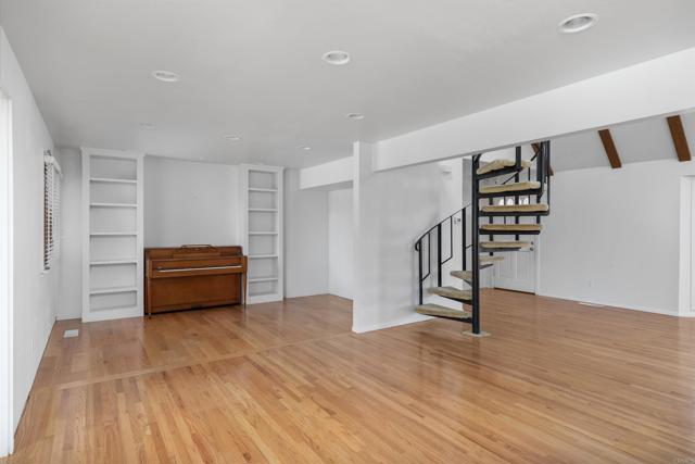 1440 Forest Avenue, Carlsbad CA: https://media.crmls.org/mediaz/8b9b5cbb-1daf-479b-980d-047e4a5bf616.jpg