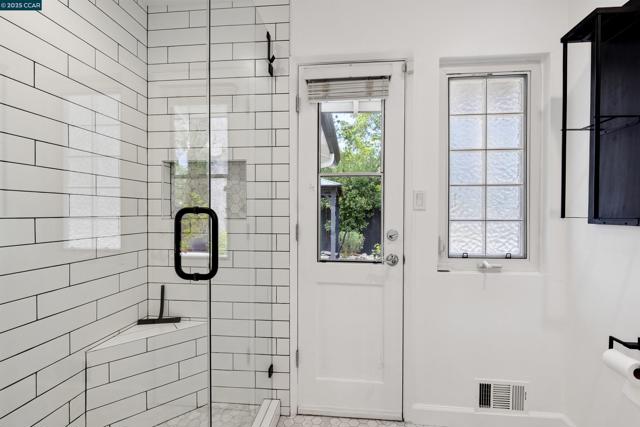 1838 Sunnyvale Ave, Walnut Creek CA: https://media.crmls.org/mediaz/8b9bc984-8e38-4646-b263-20cf336aff9a.jpg