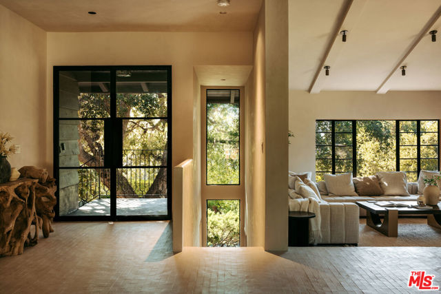 4790 Galendo Street, Woodland Hills CA: https://media.crmls.org/mediaz/8b9c0b1c-b0b4-4710-acb0-9d4e1423b0b4.jpg