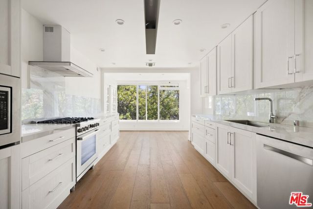 605 Hanley Way, Los Angeles CA: https://media.crmls.org/mediaz/8b9c0f28-814e-4b9a-b85d-fc83ce6a8e22.jpg
