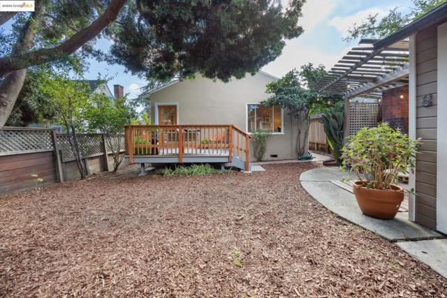 5318 Fleming Avenue, Oakland CA: https://media.crmls.org/mediaz/8b9d4306-0ecd-4d65-9652-50d6d2b3d931.jpg