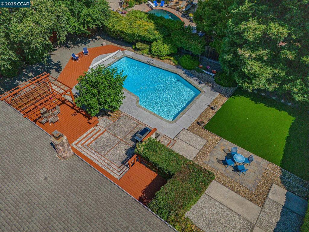 323 Laurel Dr