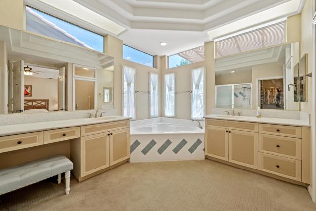 78123 Foxbrook Lane, Palm Desert CA: https://media.crmls.org/mediaz/8b9dc7ee-8ab2-49ae-b1d6-61fcbcd2e0ad.jpg