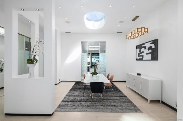 3515 Union St, San Diego CA: https://media.crmls.org/mediaz/8b9e11a0-d8b7-4cc2-8dd0-3d669c89e279.jpg