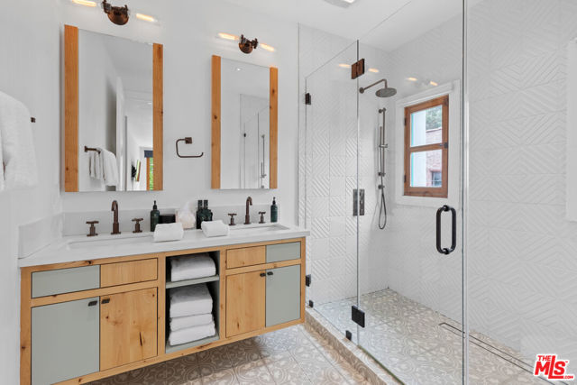 455 N Crescent Heights Boulevard, Los Angeles CA: https://media.crmls.org/mediaz/8b9e420f-c02d-4b00-8b7e-632ea7ed31e4.jpg