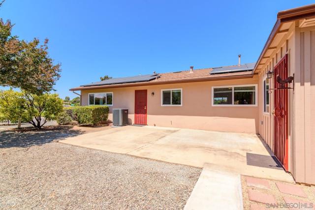 16498 Roca Dr, San Diego CA: https://media.crmls.org/mediaz/8b9e644c-c174-4a63-8d06-933a0fc30fec.jpg