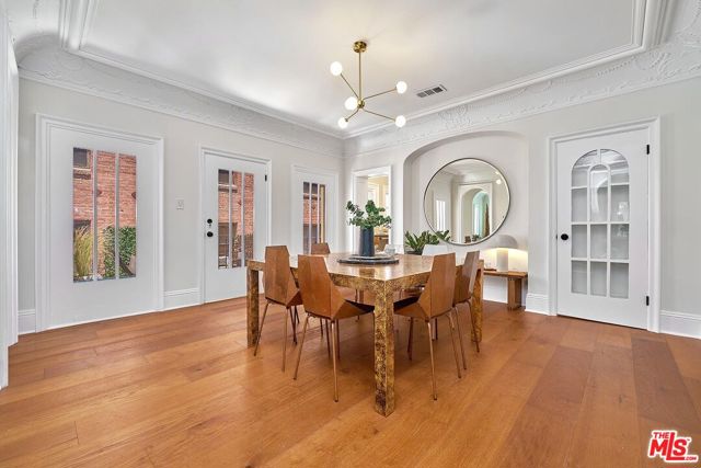 322 S Kingsley Drive, Los Angeles CA: https://media.crmls.org/mediaz/8b9f0721-e7e1-48ec-9bd8-6bde5293b3e5.jpg