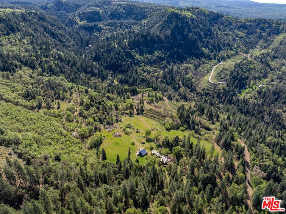 https://media.crmls.org/mediaz/8b9f1677-b5c7-4487-87c1-d519e5c38c51.jpg?preset=X-Large