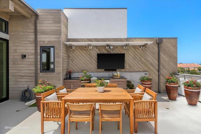 2677 State Street, Carlsbad CA: https://media.crmls.org/mediaz/8b9f7523-cac6-4132-9743-1a90467d12ff.jpg