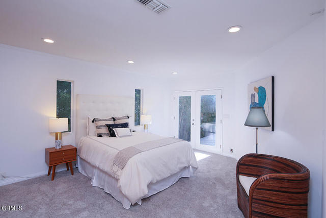5245 Bubbling Well Lane, La Canada Flintridge CA: https://media.crmls.org/mediaz/8b9f8dd3-bcd0-41ec-bc94-45272e2620a1.jpg