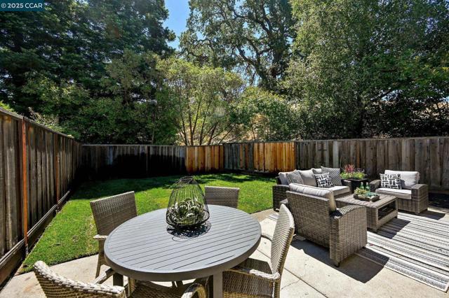 2085 Shady Creek Pl, Danville CA: https://media.crmls.org/mediaz/8b9fd00d-86d7-4666-b236-969ae098dda0.jpg