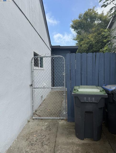224 E Tennessee St, Fairfield CA: https://media.crmls.org/mediaz/8ba0546a-0e99-4b94-8f95-c42fb0cc3df4.jpg