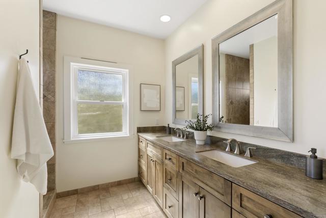 Detail Gallery Image 29 of 42 For 871 Tarento Dr, San Diego,  CA 92106 - 4 Beds | 3 Baths