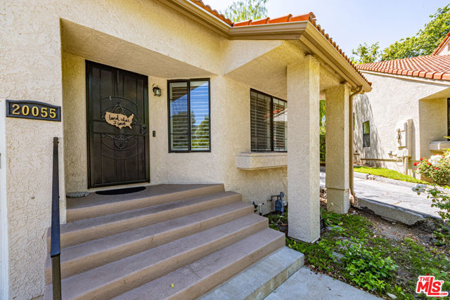 20055 Avenue Of The Oaks, Newhall CA: https://media.crmls.org/mediaz/8ba098f0-9c09-4fb2-ae18-cec0bc839540.jpg
