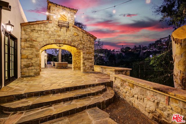 2570 Nichols Canyon Road, Los Angeles CA: https://media.crmls.org/mediaz/8ba09c8f-8973-48e0-8e5d-fc299b16205e.jpg