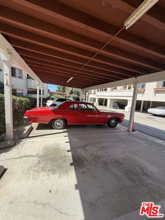 https://media.crmls.org/mediaz/8ba0d566-7f19-4d08-a12a-5193252db20b.jpg?preset=X-Large