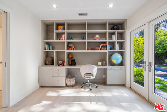 10148 Angelo Circle, Beverly Hills CA: https://media.crmls.org/mediaz/8ba0e59a-9d1e-44ab-8851-7de6ca75645f.jpg