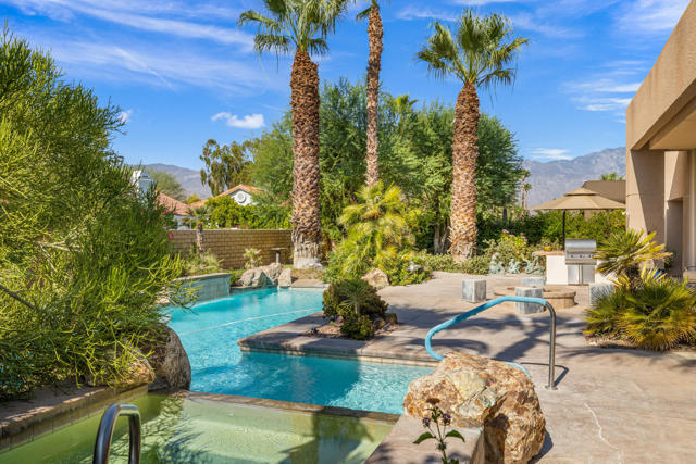 12 Boulder Lane, Rancho Mirage CA: https://media.crmls.org/mediaz/8ba125f8-a1ac-42b0-9bec-a491c82f7476.jpg