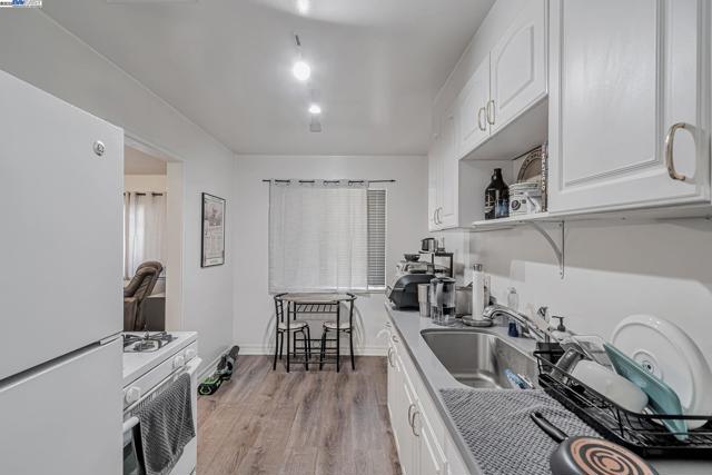 4655 Augustine St, Pleasanton CA: https://media.crmls.org/mediaz/8ba15f37-c441-454c-b96e-38ee747b04f9.jpg
