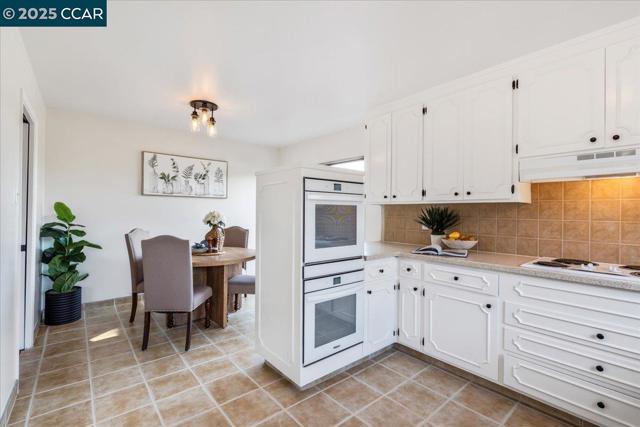 3503 Highland Ave, Redwood City CA: https://media.crmls.org/mediaz/8ba235cc-236d-44aa-a1f9-a5943a18c1f1.jpg