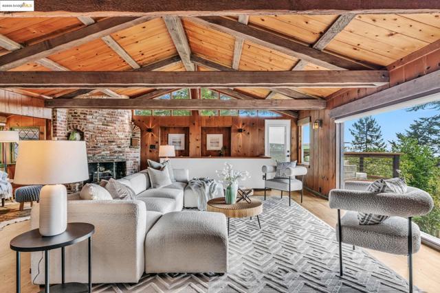 6141 Merriewood Dr, Oakland CA: https://media.crmls.org/mediaz/8ba293d4-601f-4f05-8580-077589fe3ef7.jpg