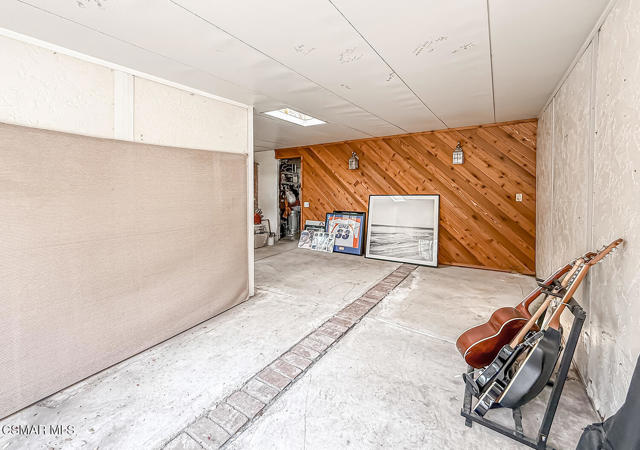 1888 El Monte Drive, Thousand Oaks CA: https://media.crmls.org/mediaz/8ba2e533-cd32-4cfa-ada8-ee88836c0bab.jpg