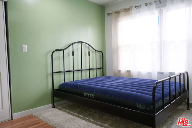 1819 W 129th Street, Gardena CA: https://media.crmls.org/mediaz/8ba30d09-5c48-445f-a4f2-48ada3e8e310.jpg