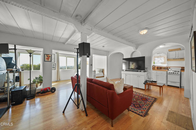 Detail Gallery Image 24 of 36 For 3961 Cumberland Ave, Los Angeles,  CA 90027 - 3 Beds | 2 Baths