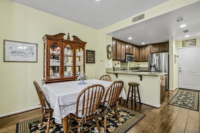 17019 Camino Marcilla, San Diego CA: https://media.crmls.org/mediaz/8ba35b0f-9710-4556-a8c8-26e240233d6e.jpg
