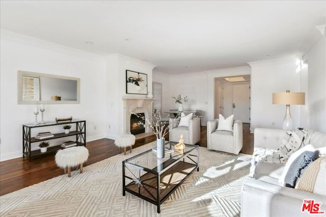 261 S Reeves Drive, Beverly Hills CA: https://media.crmls.org/mediaz/8ba3a877-0d51-4415-8e9e-90a5457f940f.jpg