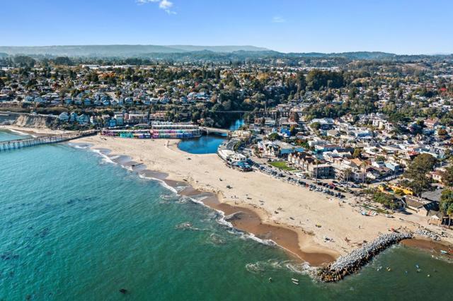 720 Gilroy Drive, Capitola CA: https://media.crmls.org/mediaz/8ba3d736-5e6d-4c8c-8072-65f5812521ab.jpg