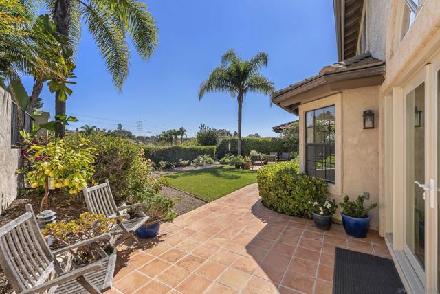 1240 Ladera Linda, Del Mar CA: https://media.crmls.org/mediaz/8ba42052-06da-4e92-827f-615f3fb5f444.jpg