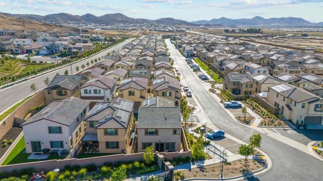 29566 Nini Ct, Winchester CA: https://media.crmls.org/mediaz/8ba466a9-3fe1-4a8b-8fd9-1e380d5c981d.jpg