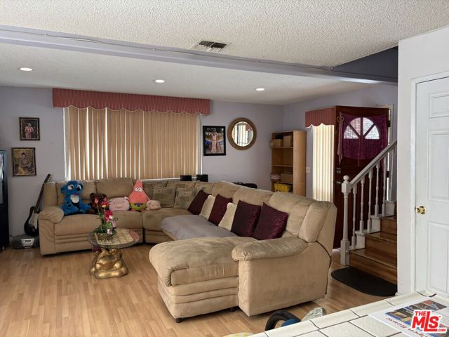 14411 Nordhoff Street, Panorama City CA: https://media.crmls.org/mediaz/8ba49b74-376a-4e14-bbff-8b63801ddc5d.jpg