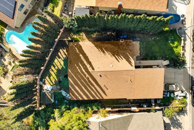 Detail Gallery Image 2 of 14 For 1390 Valencia Loop, Chula Vista,  CA 91910 - 4 Beds | 2 Baths