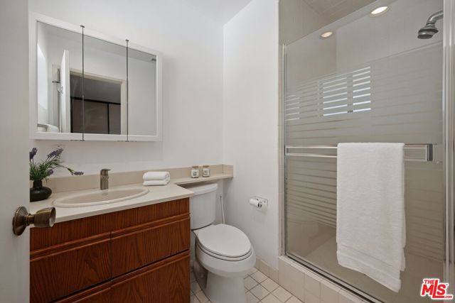 22521 Haynes Street photo 17
