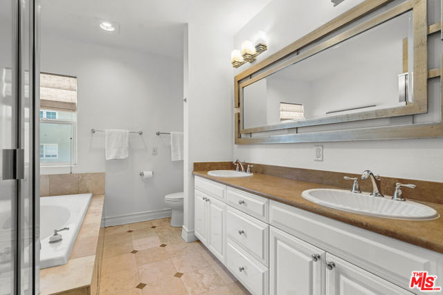 11826 Dorothy Street, Los Angeles CA: https://media.crmls.org/mediaz/8ba4b12a-0e9f-4a87-ba05-de2a2b1a759d.jpg