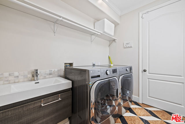 8944 Enfield Avenue, Sherwood Forest CA: https://media.crmls.org/mediaz/8ba54149-1ed8-45ef-90f3-6062cda872b6.jpg