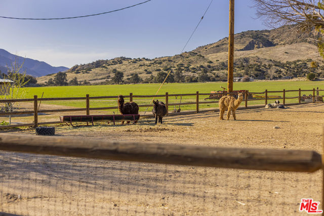29433 Highway 33 Highway, Maricopa CA: https://media.crmls.org/mediaz/8ba54a9f-fcf9-4bc5-89b7-acbadf00eeb7.jpg