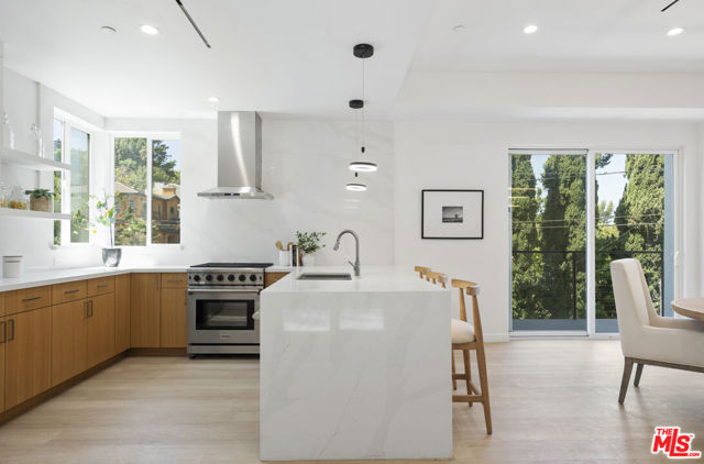 1046 Oban Drive, Los Angeles CA: https://media.crmls.org/mediaz/8ba65137-2f5b-4b0a-929d-5a5a8f2fd047.jpg