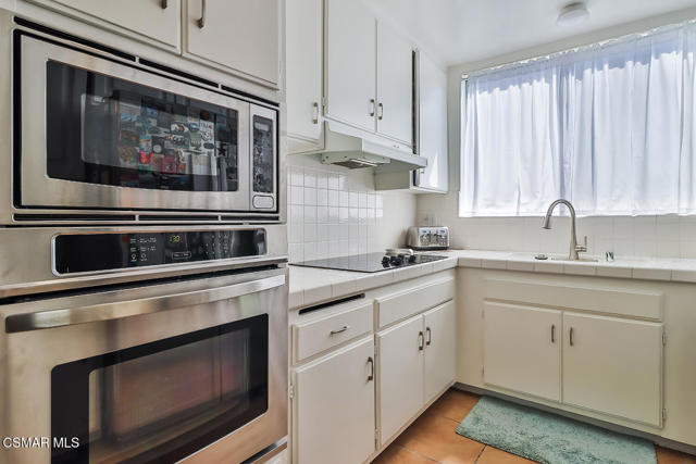 5429 Newcastle Avenue, Encino CA: https://media.crmls.org/mediaz/8ba653d5-d9d7-4c23-9855-136e016fb20d.jpg
