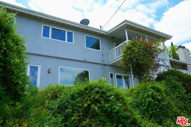 22224 Cass Avenue, Woodland Hills CA: https://media.crmls.org/mediaz/8ba6fc2d-3157-4d32-9b08-6212f376ec84.jpg