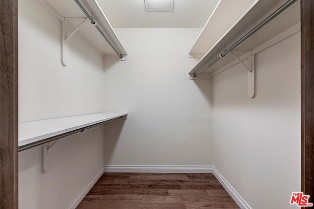 300 N Swall Drive, Beverly Hills CA: https://media.crmls.org/mediaz/8ba73ae2-66cb-4074-8618-5e987742b944.jpg